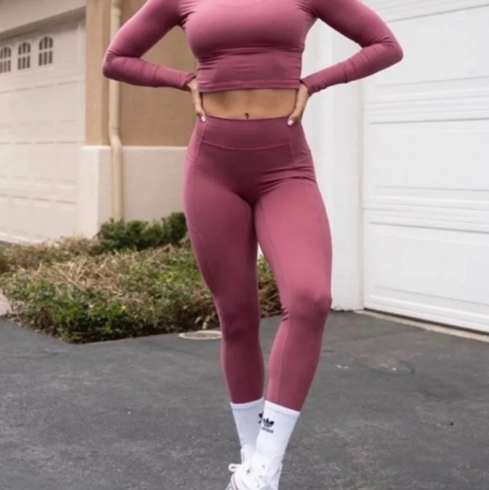 Paragon Luxora Leggings in Plum